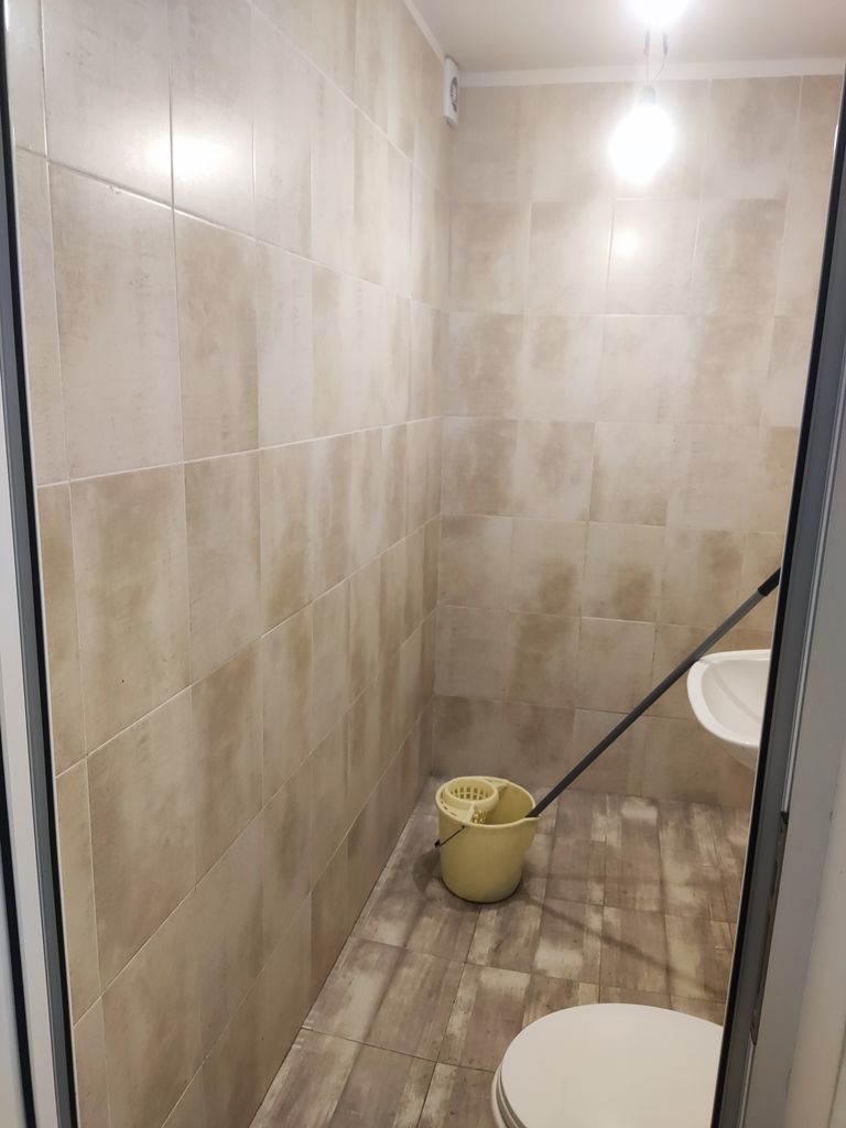 Дава се под наем Офис в Шумен, 5-ти полк - 40 кв.м за 178.5 € - Снимка #2