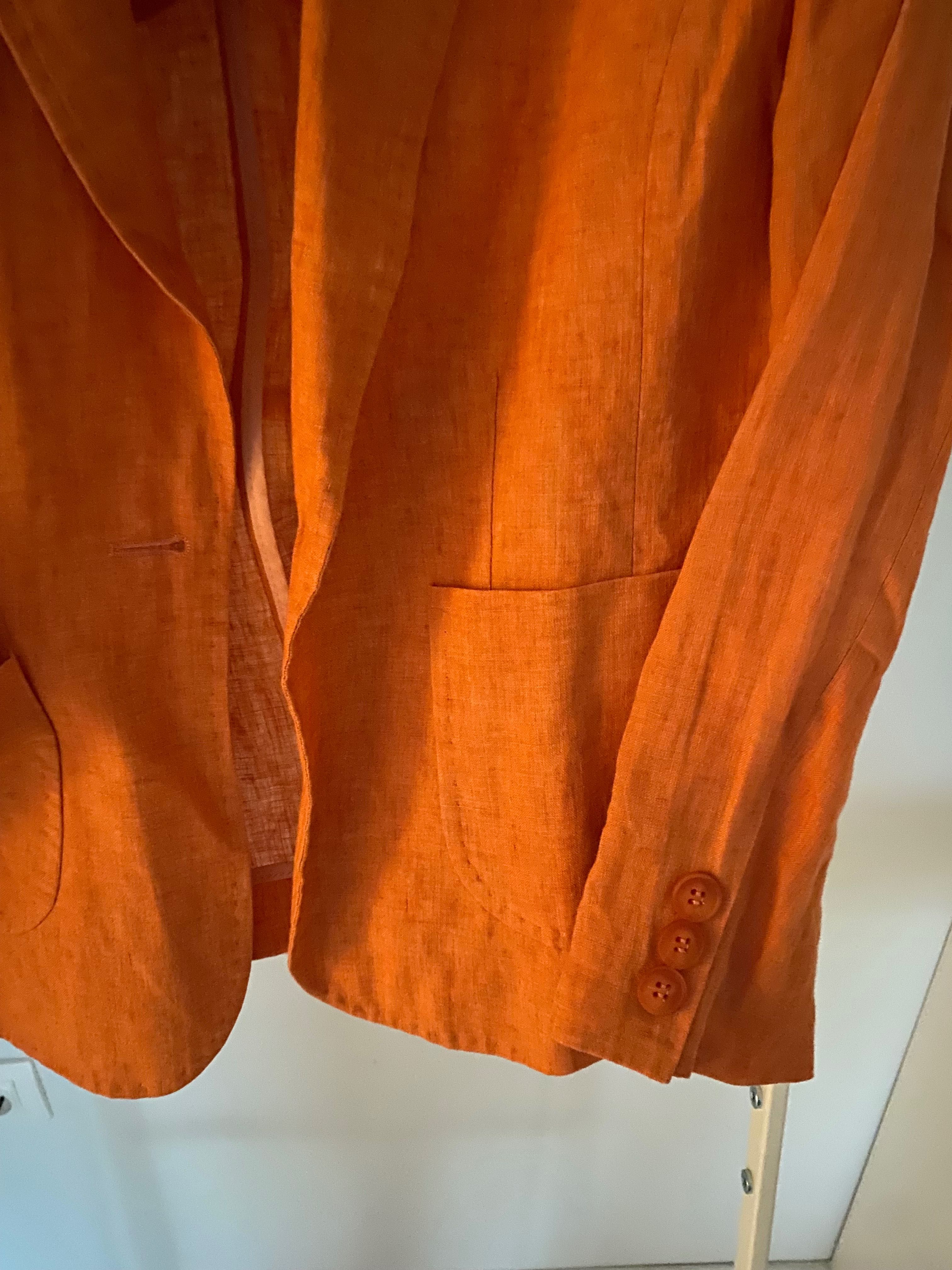Изключително качествено и елегантно оранжево ленено сако Credo