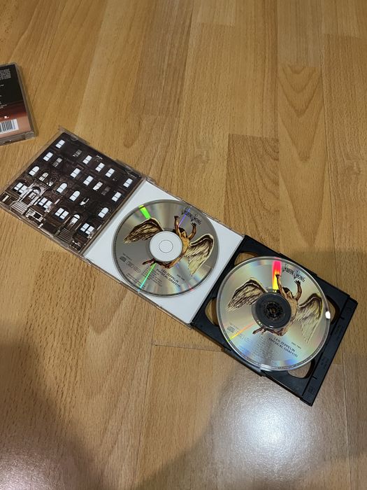 Оригинални CD дискове с музика