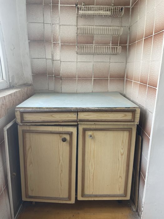 Шкаф  Сервант и тумбочка