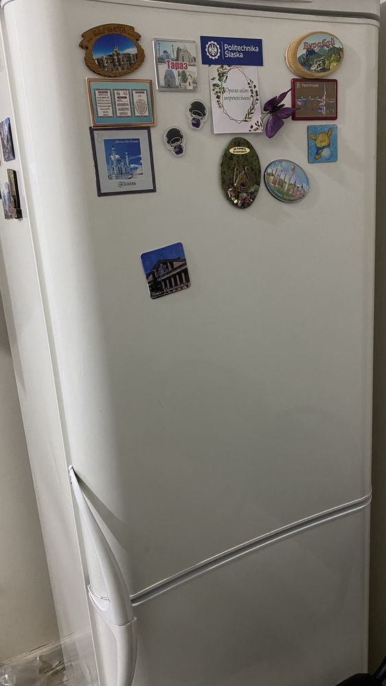 Продается холодильник Indesit