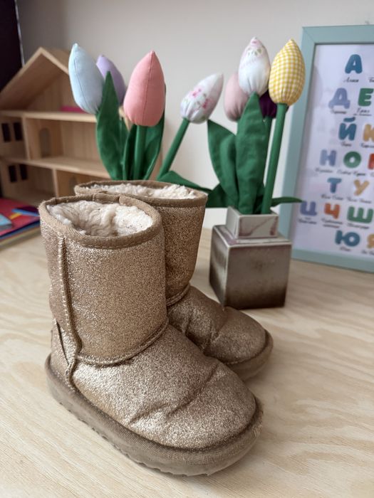 Боти UGG златни размер 27.5