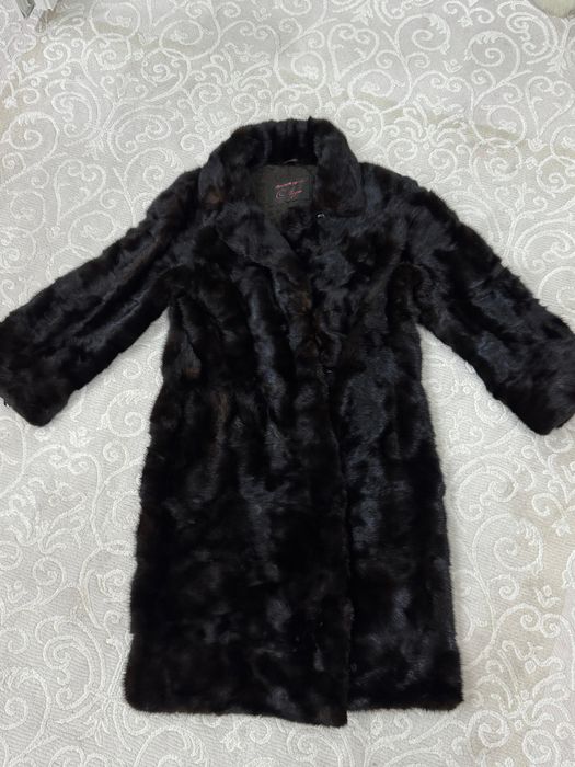 Шуба норковая , темно коричневого цвета