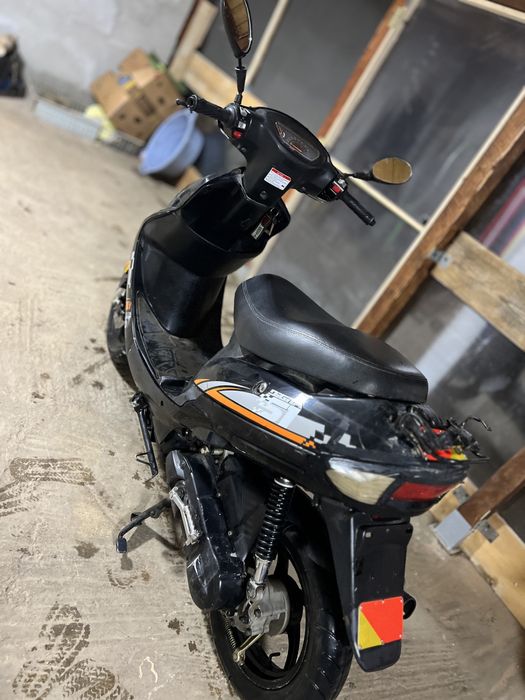 Vand/Schimb scuter 49cc CU ACTE!!