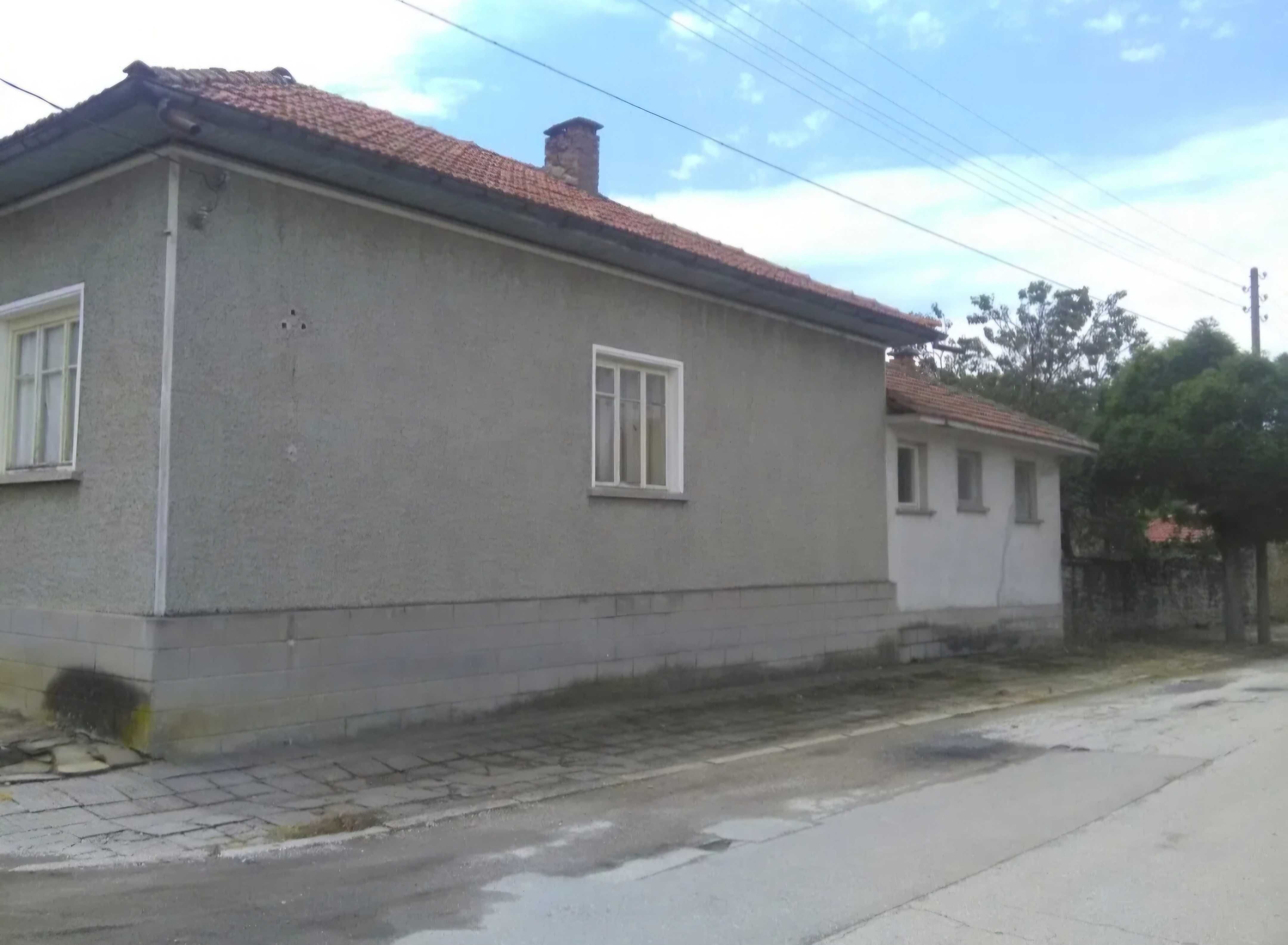 Къща в село Буря