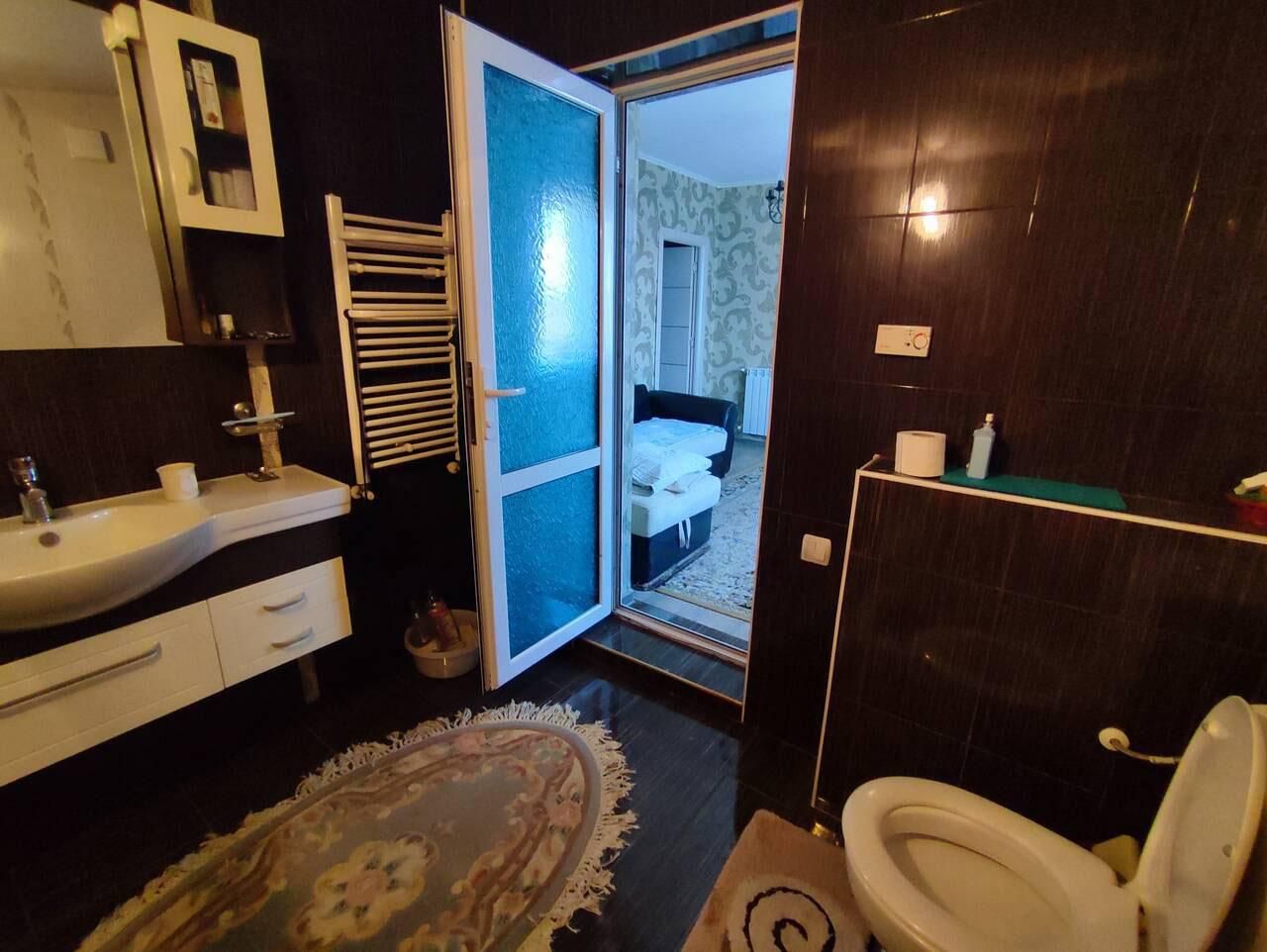 Самостоятелна Двуетажна къща в гр. Средец