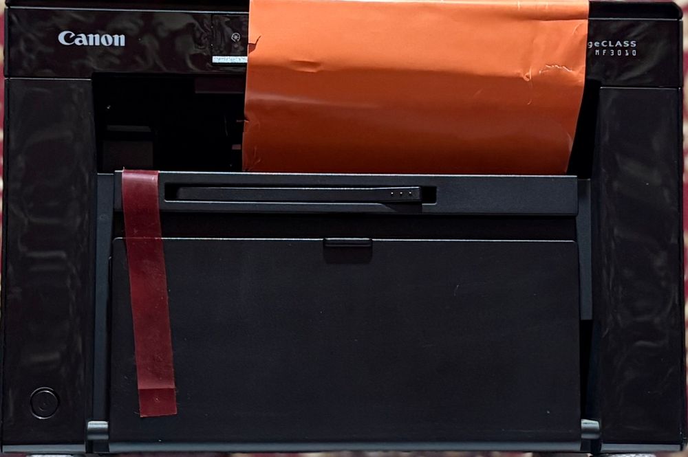 Продается чёрно-белый 3 в 1 принтер CANON  Image CLASS MF3010
