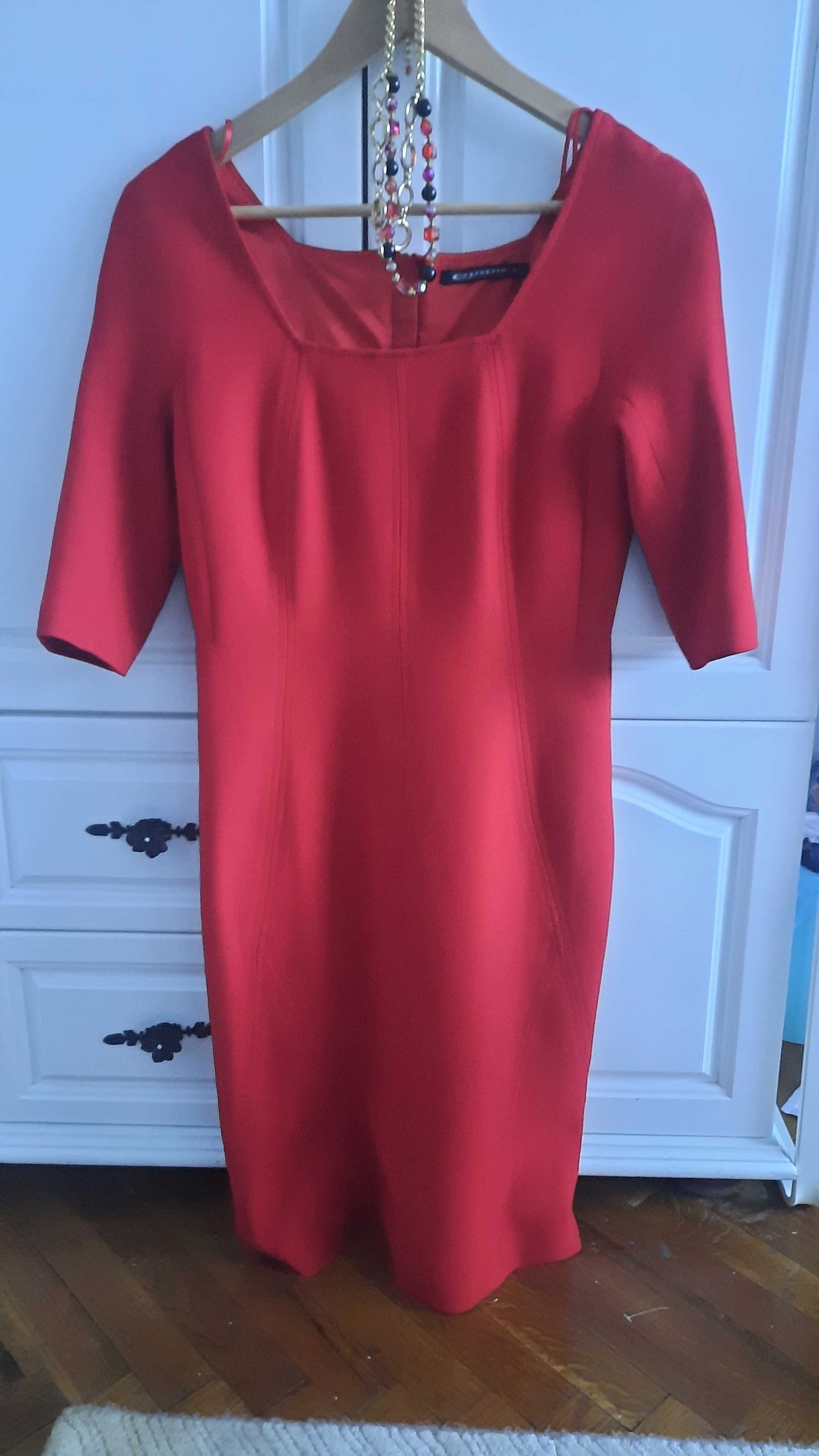 Ярко червена рокля р-р 36 + колие