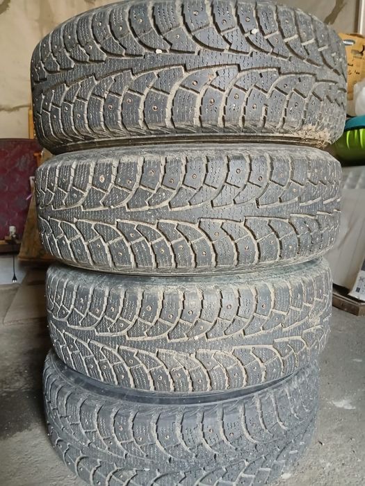 Продам шипованную резину с дисками!