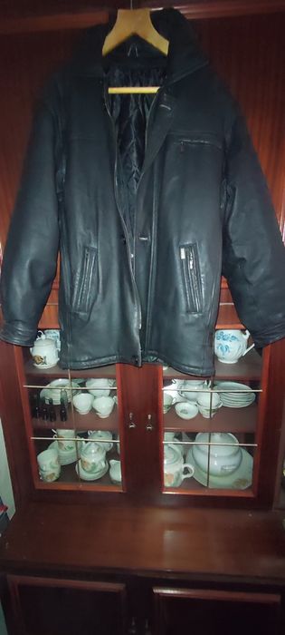 Продам б/у кожаную куртку.