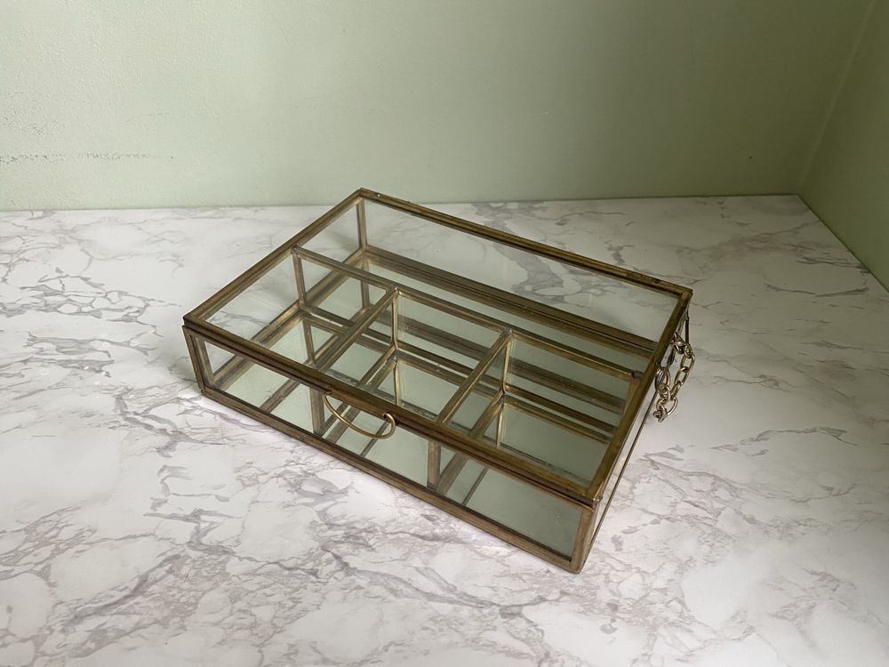 Кутия за бижута от стъкло с огледало