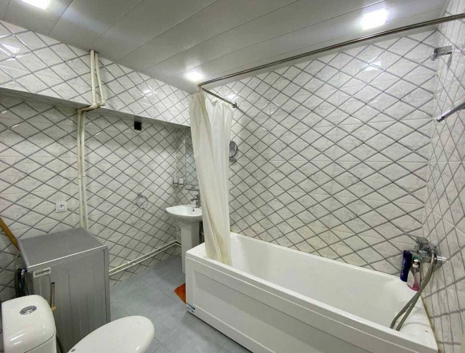 Срочно! Квартира на Ц4-кафе Бухара 3/3/4 общ пл 70м,балкон 2*6