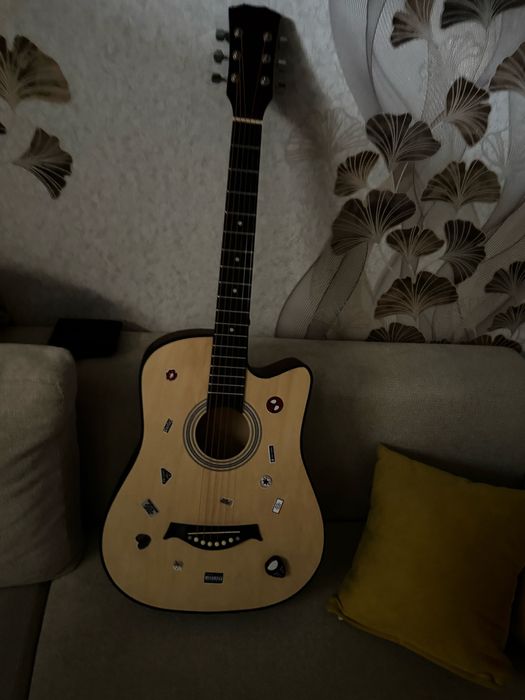 Гитара акустическая