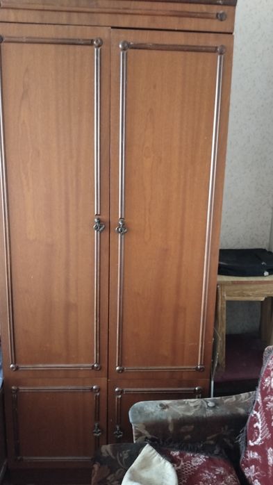 Отдам  старую мебель