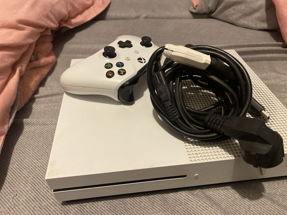 Consola XBox one s.  Nu trimit prin curier decat predare personala