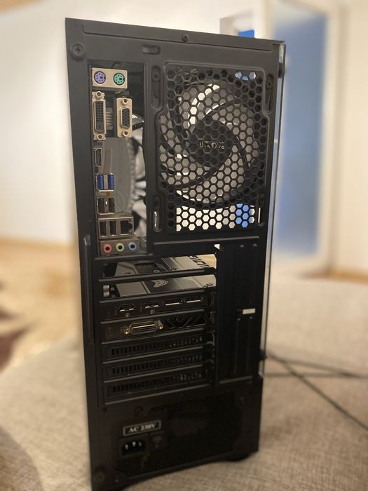Vand carcasa pc gaming ,AIRFLOW FOARTE BUN !