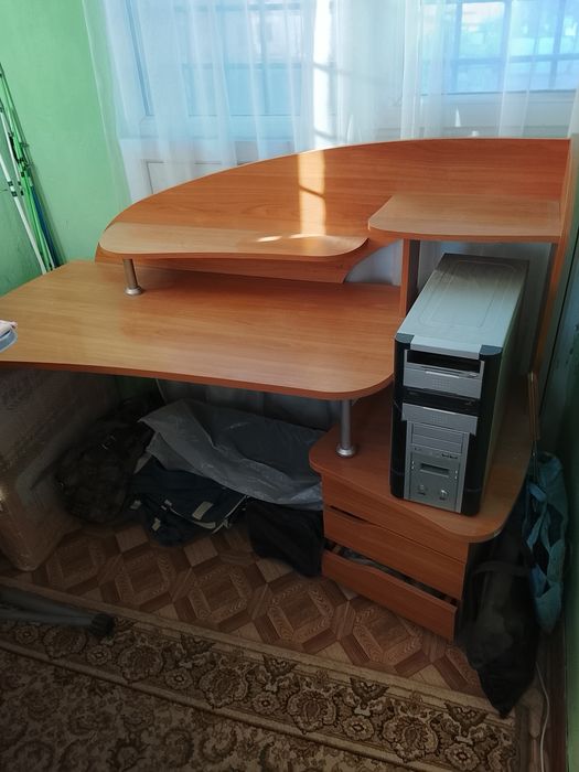 Стол компьютерный