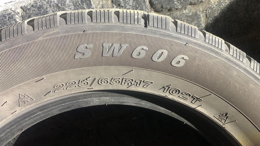 Продам зимнюю резину.