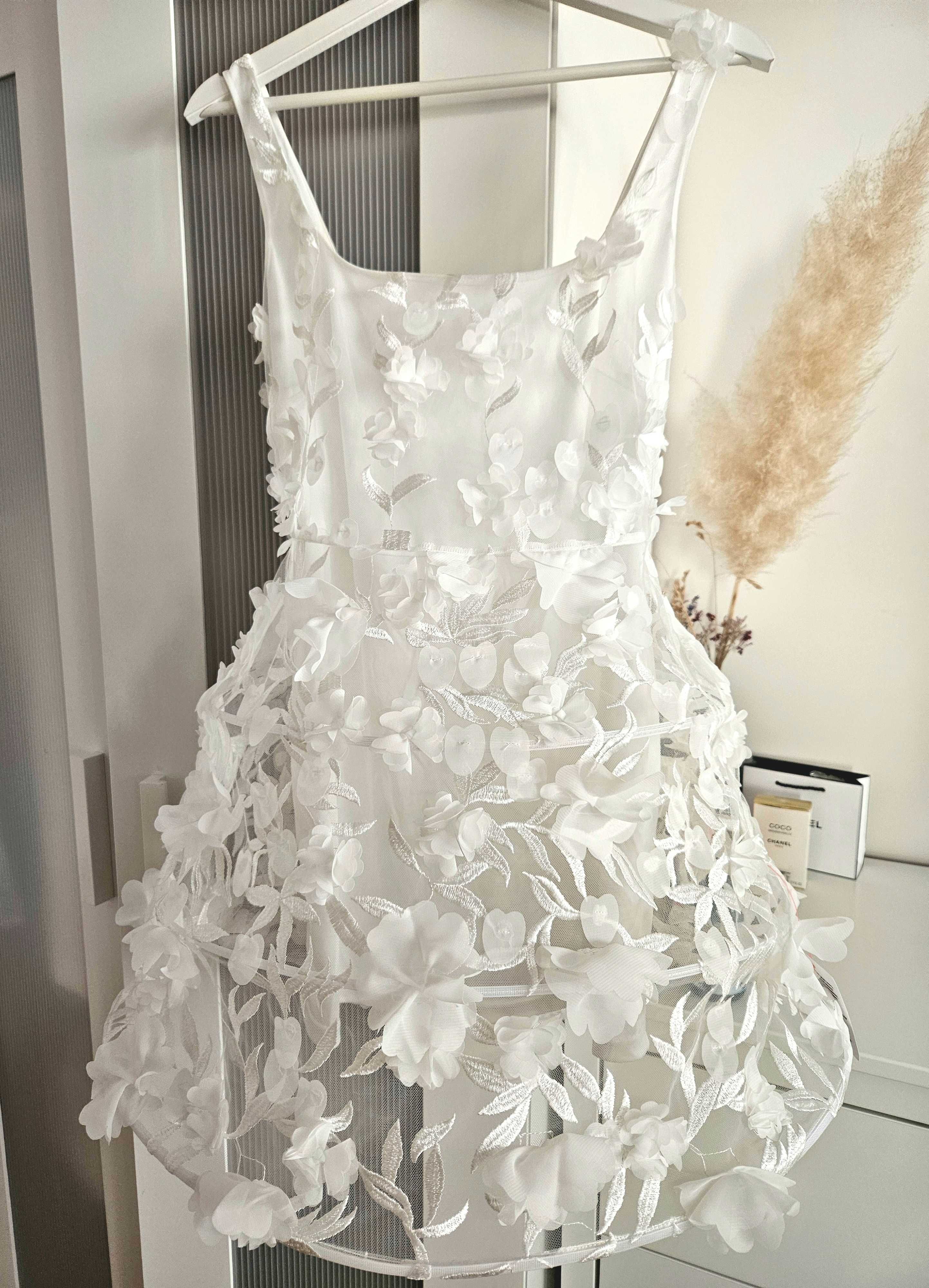 Нова бяла рокля ASOS LUXE с 3D цветя (сватбена, бал, парти)-р-р S и XS