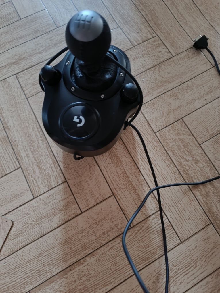 Продам новый руль от Logitech G923 и коробку передач Logitech