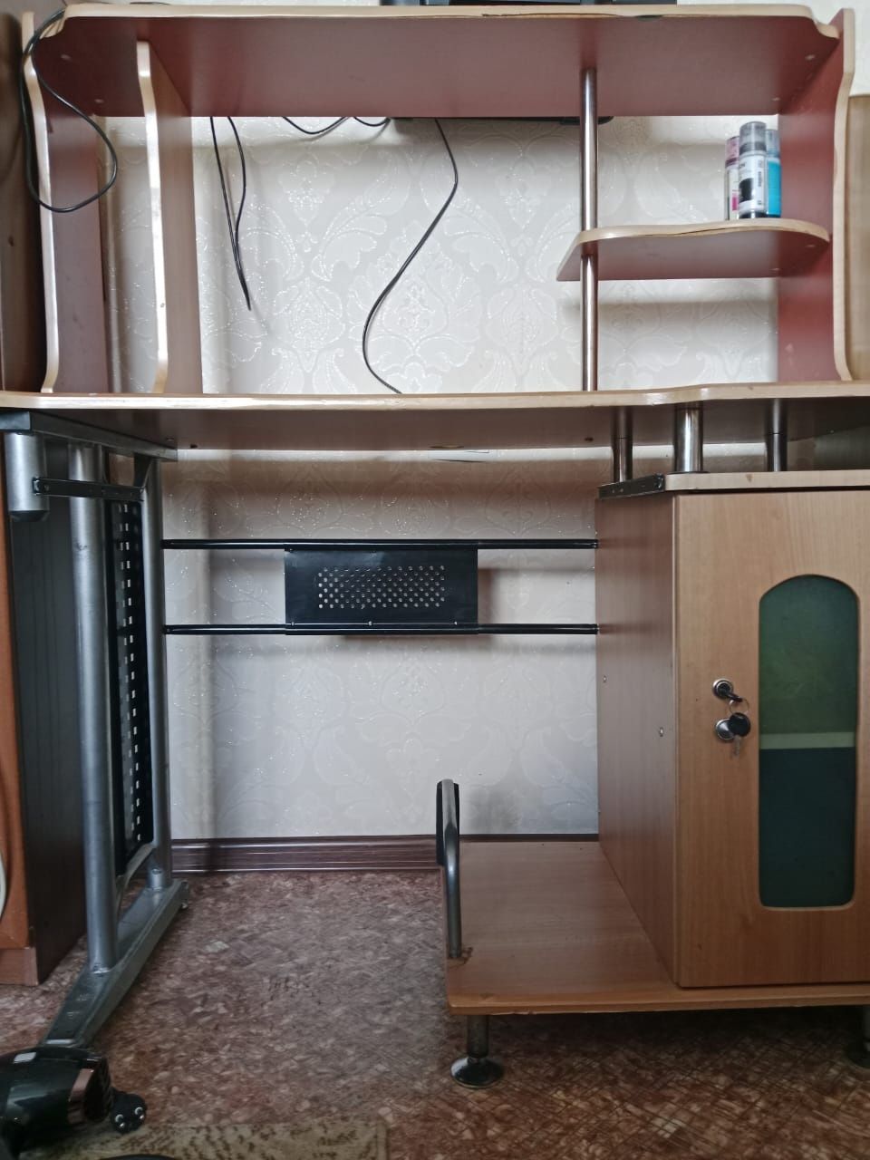 Продам компьютерный стол