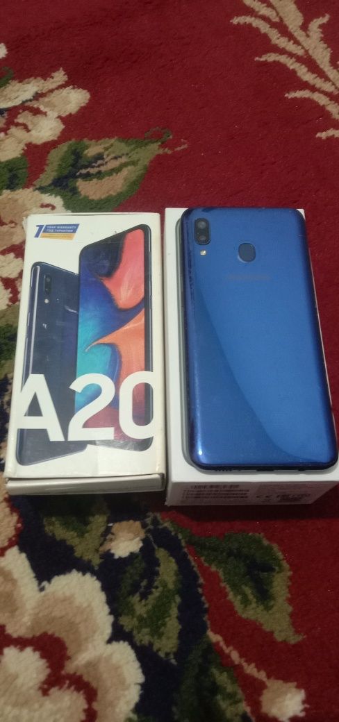 Samsung A20 3/32 ва Huawei Y6 2/32 Тезда сотилади