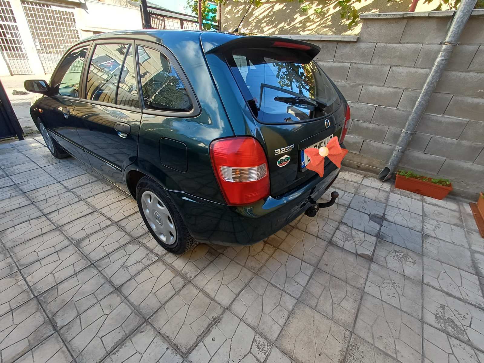 Продавам Mazda 323