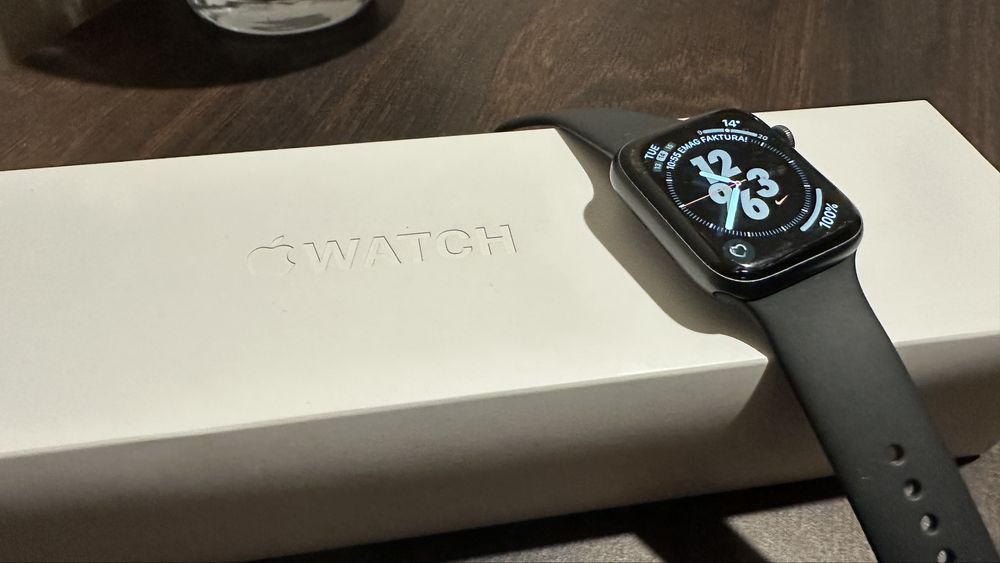 Продавам неразличим от нов Apple Watch 5