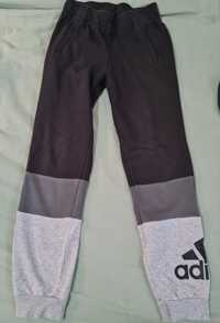 Pantaloni adidas originali 9/10 ani