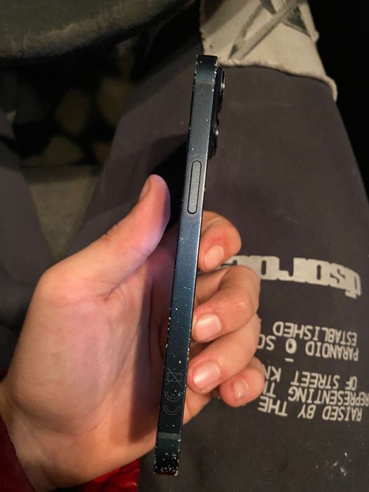 Vând iphone 14 simplu