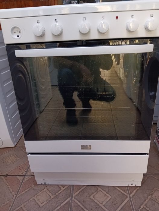 Свободно стояща печка с керамичен плот Voss Electrolux 2годиниГаранция