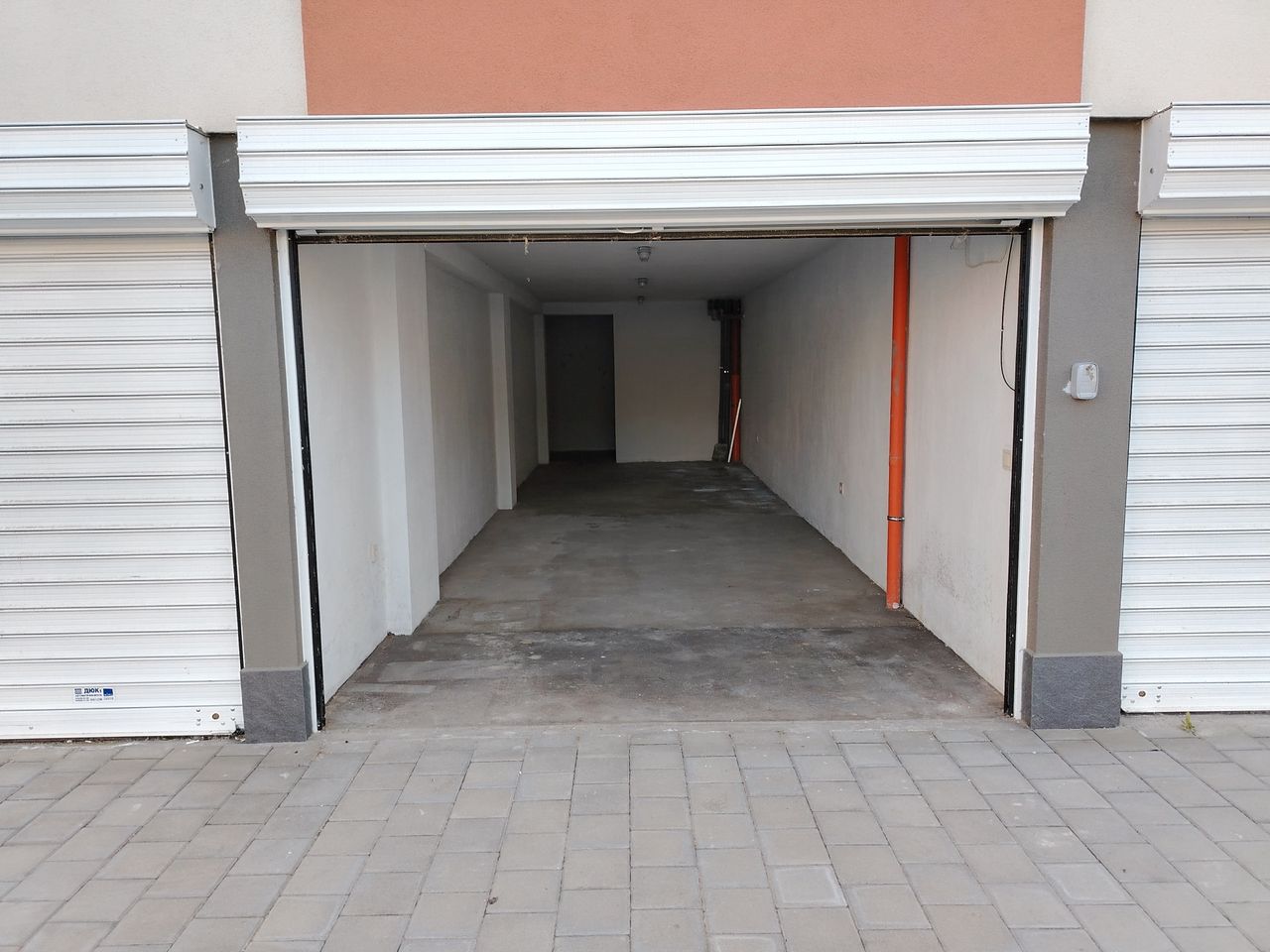 Дава се под наем Гараж / Паркомясто в Пловдив, Тракия - 37 кв.м за 127.5 € - Снимка #9