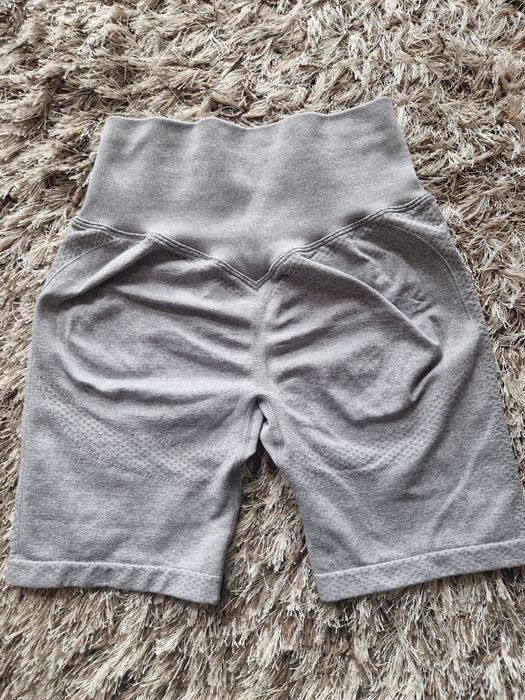 Colanți sport modelatori cu scrunch