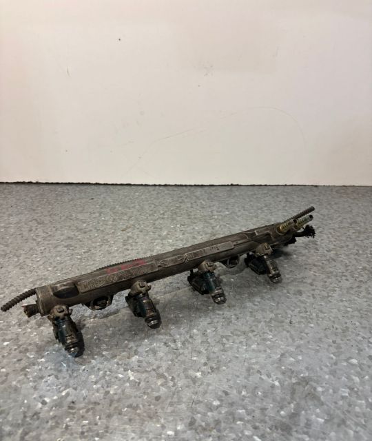 Rampa injectoare Volkswagen VW Golf a 4-a generatie