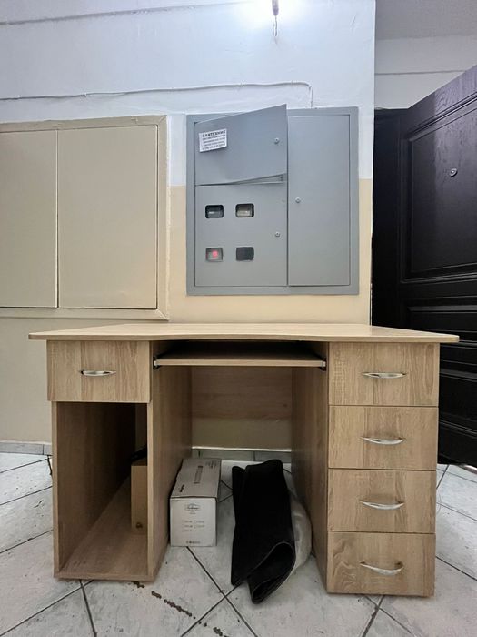 Стол письменный продам