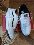 Нови обувки Vans