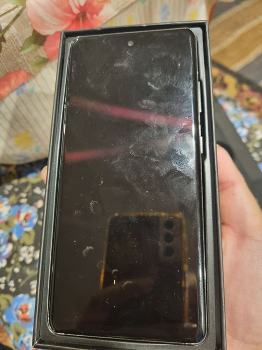 Samsung S 21 plus ultra nu are accesorii  cadou o husă  nouă