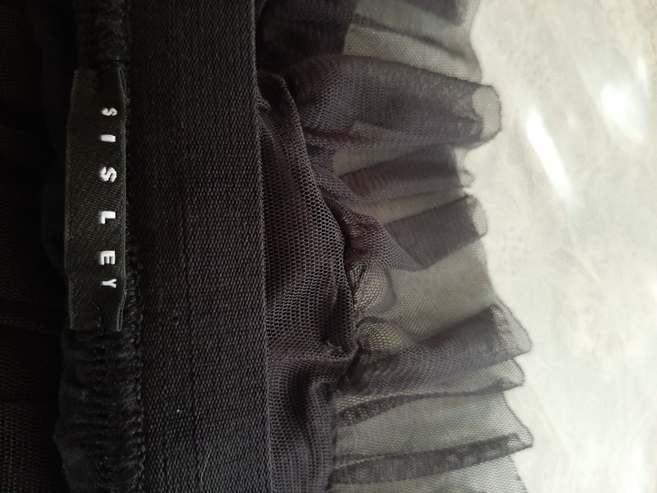 Детска пола от тюл черна на фирмата SISLEY.