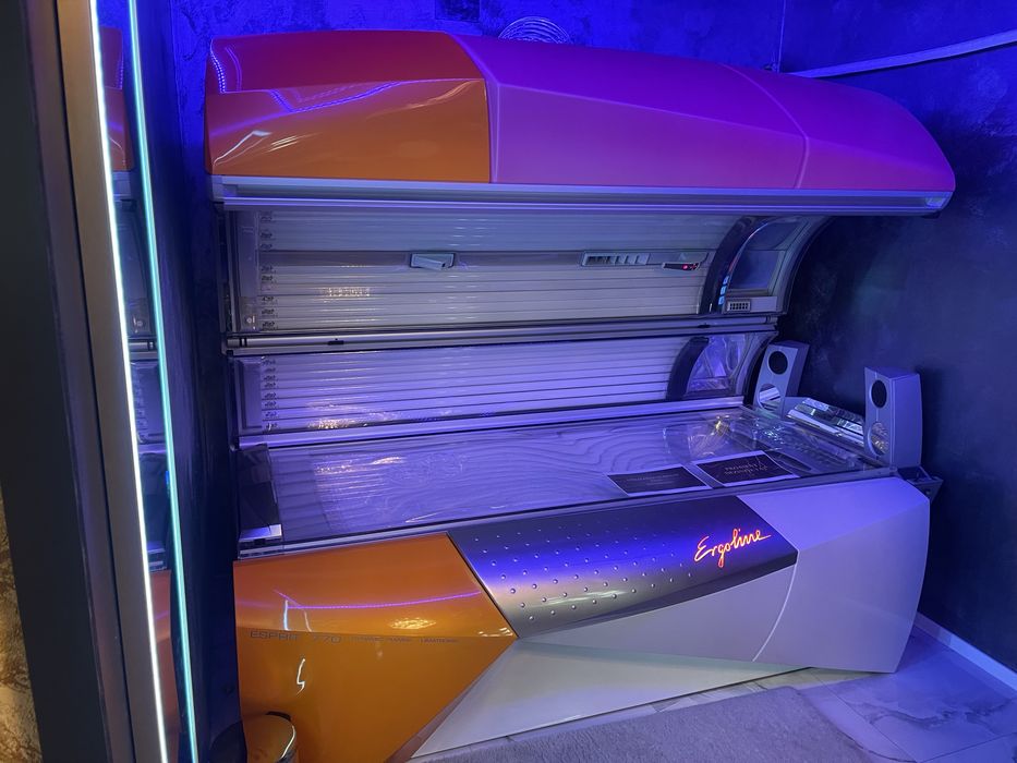 3 Aparate de bronzat :1 MegaSun Space 3000,2 Esprit 770