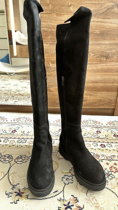 Продаются новые замшевые сапоги 36размера