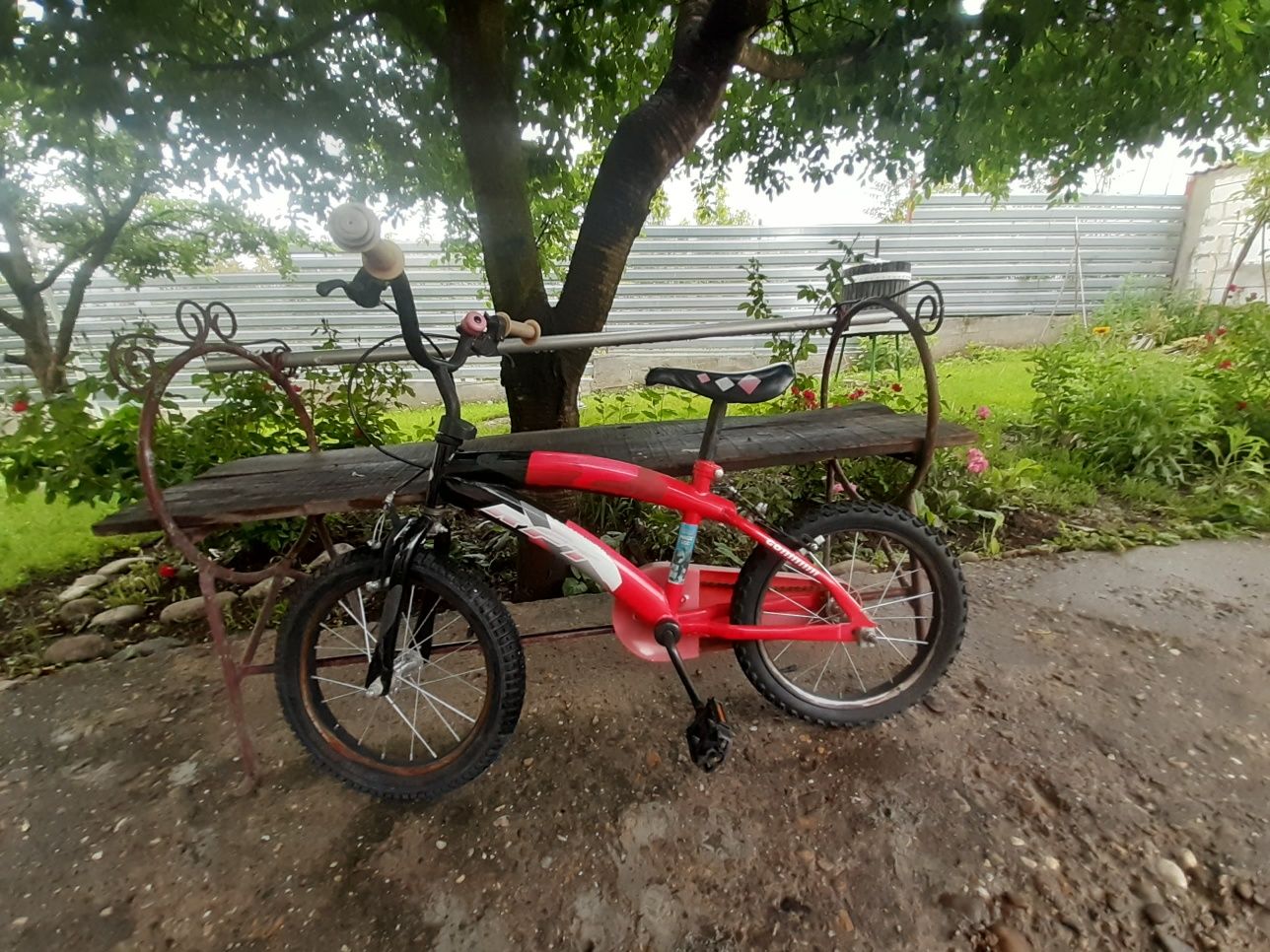 Bicicleta baeti 4/8 ani in stare bună cu roti pe 16