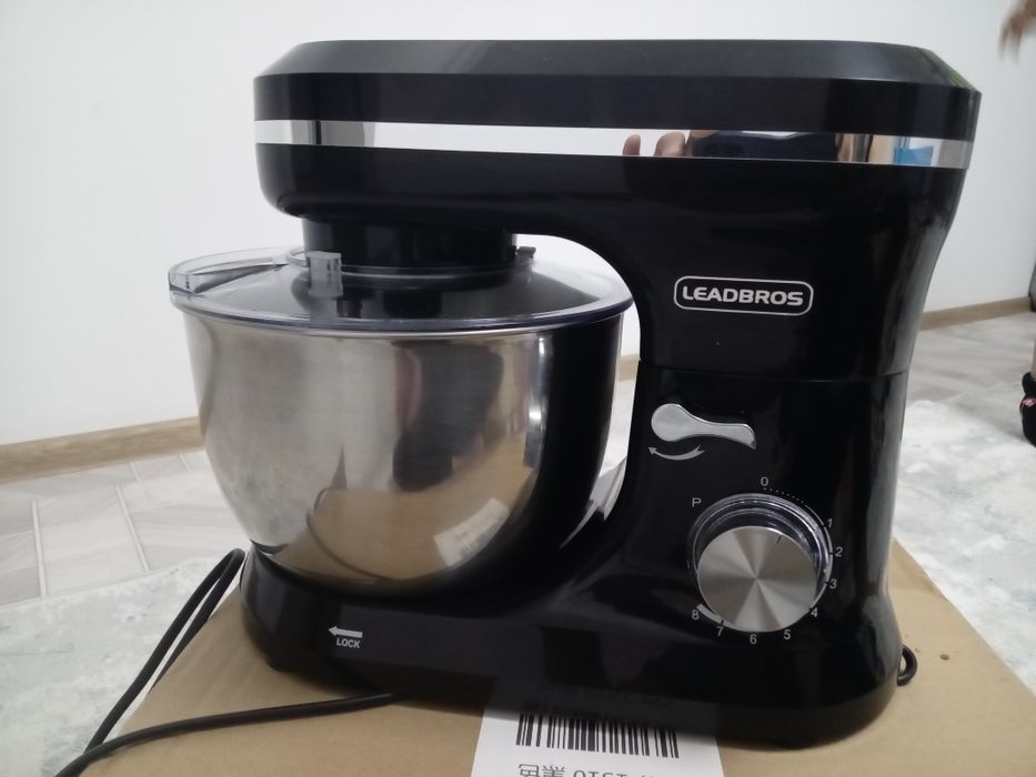 Продам миксер с чашкой