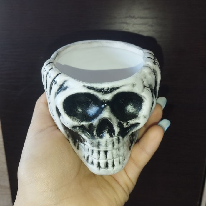 Vând cranii decorative