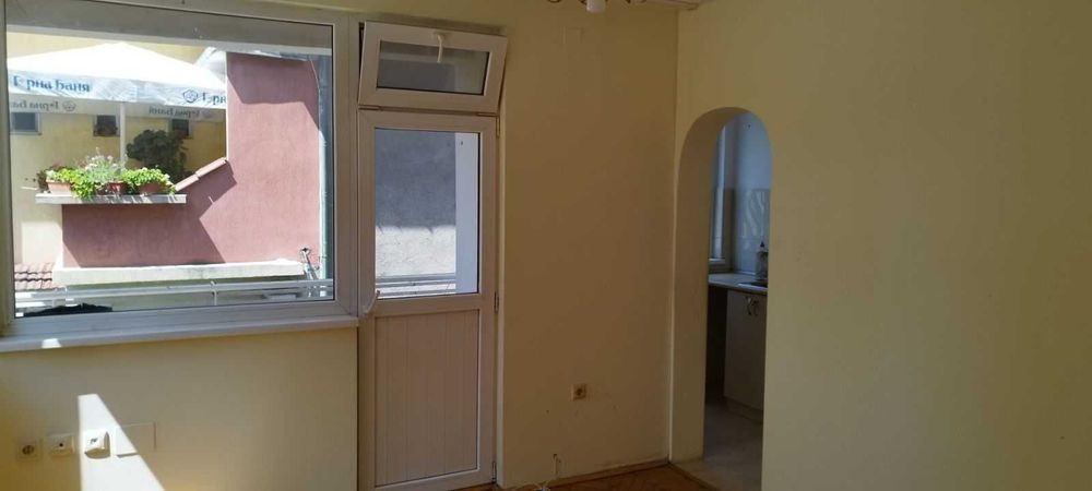 Продава се Тристаен апартамент в Стара Загора, Център - 100 кв.м за 1420 €/кв.м - Снимка #1