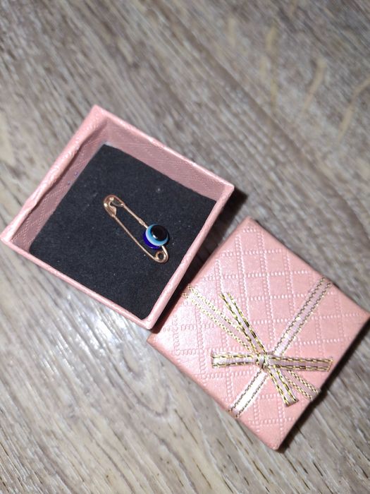 Продам золотую булавку детскую