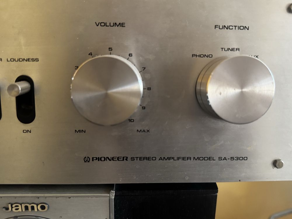 Тонколони Jamo и усилвател Pioneer