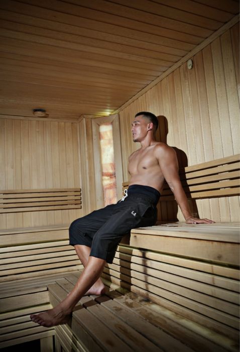 Шорты закрывает аврат