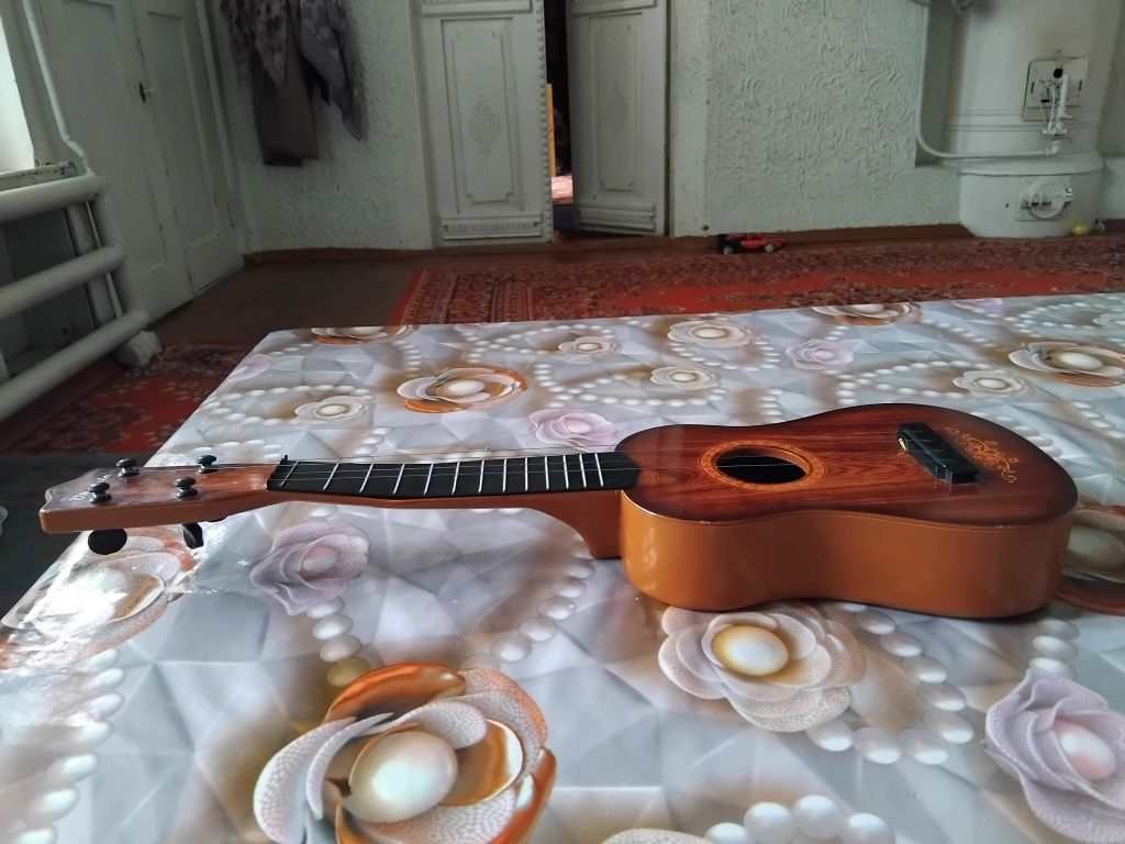 Mini Gitara chalgʻu asbob sirochna sotiladi