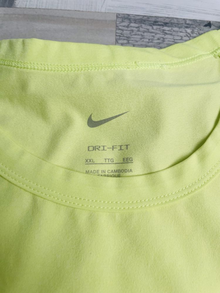 Nike фитнес фанелка