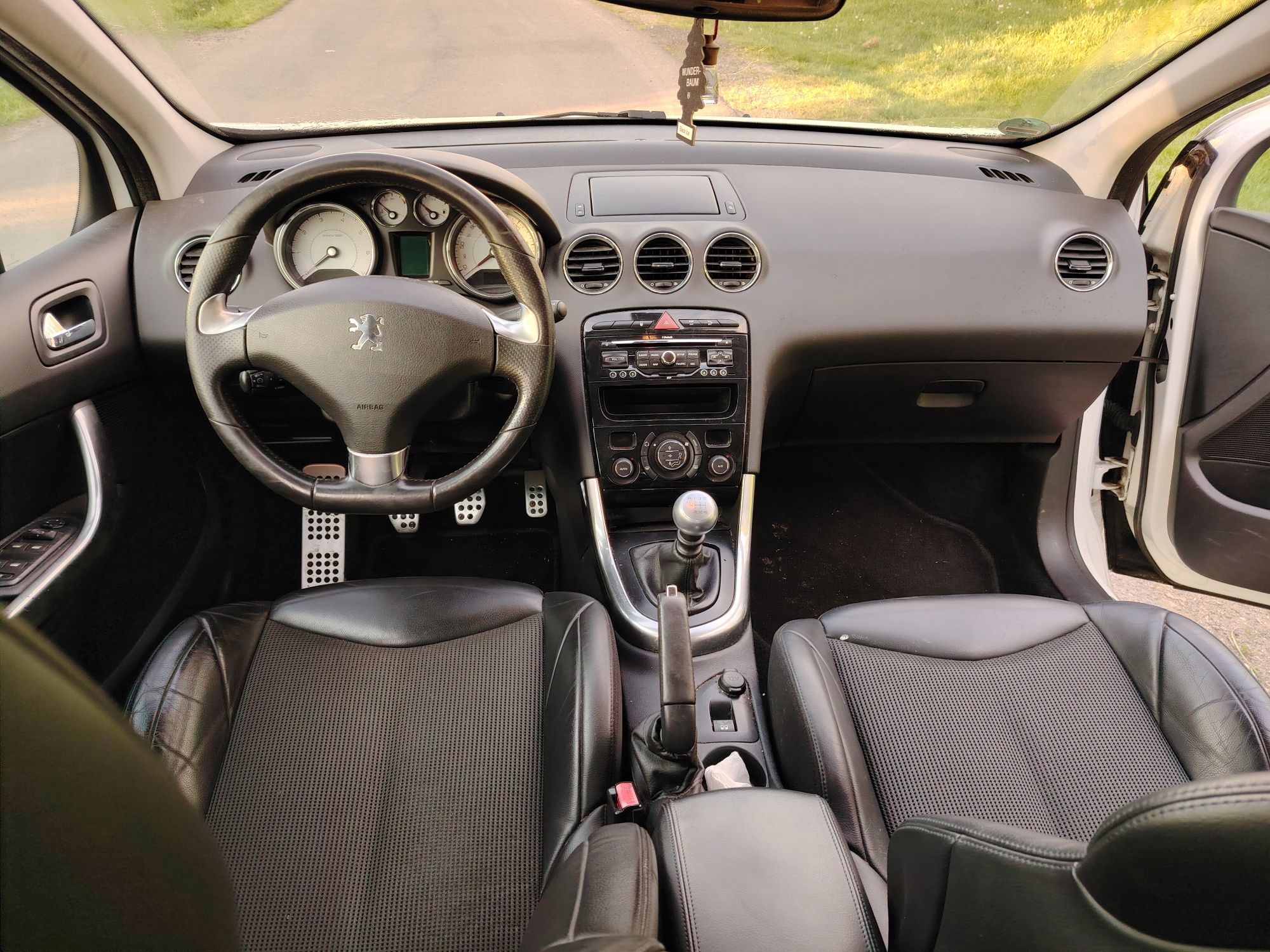 Peugeot 308 GTI .